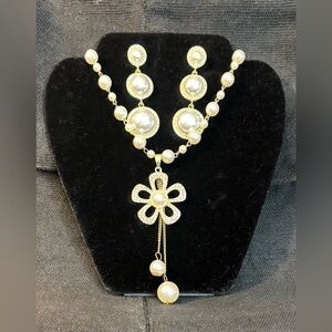 Chic Pearl Necklace and Earring Set